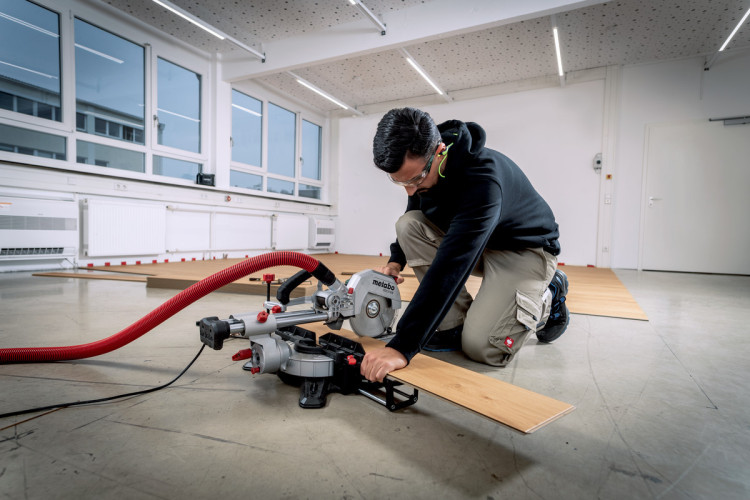 Пила торцювальна Metabo KGS 216 M New 613216000